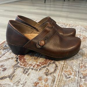 Dansko Brown Women’s Solstice Button Strap Slip On Clog